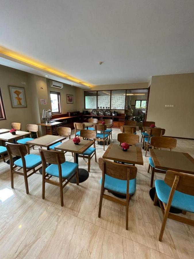 Biz Hotel City Center Амбон Экстерьер фото