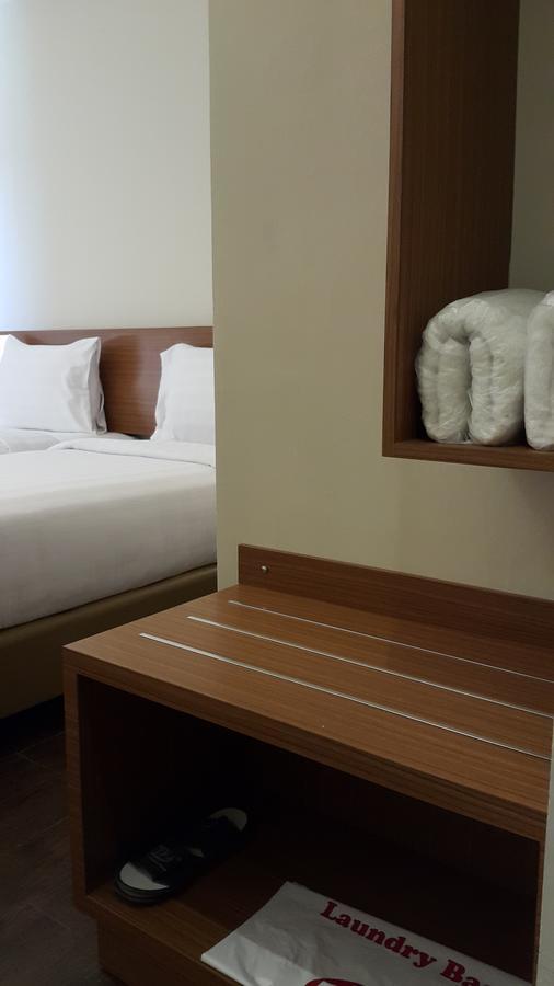 Biz Hotel City Center Амбон Экстерьер фото