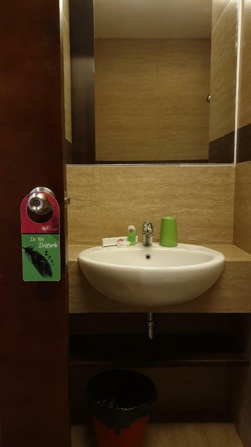Biz Hotel City Center Амбон Экстерьер фото